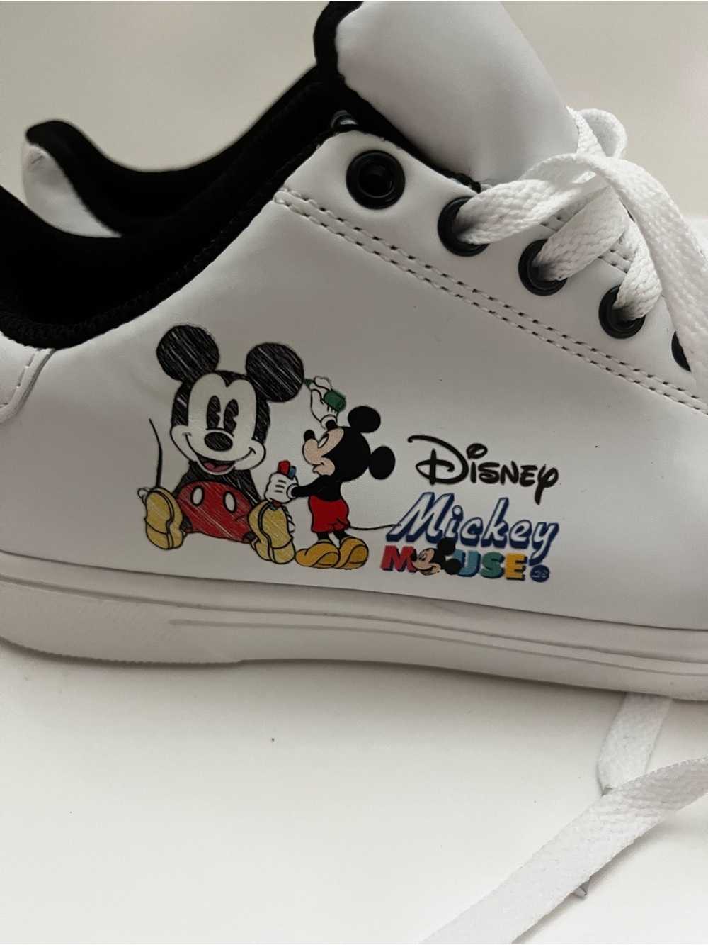 Disney Mickey Mouse White Sneaker Tennis Shoe New with No Tags size 37 or US 6.5